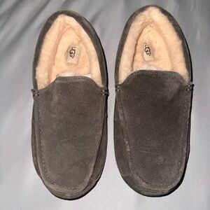 UGG Men's Gray Suede Slippers size 11 GREAT CONDITION